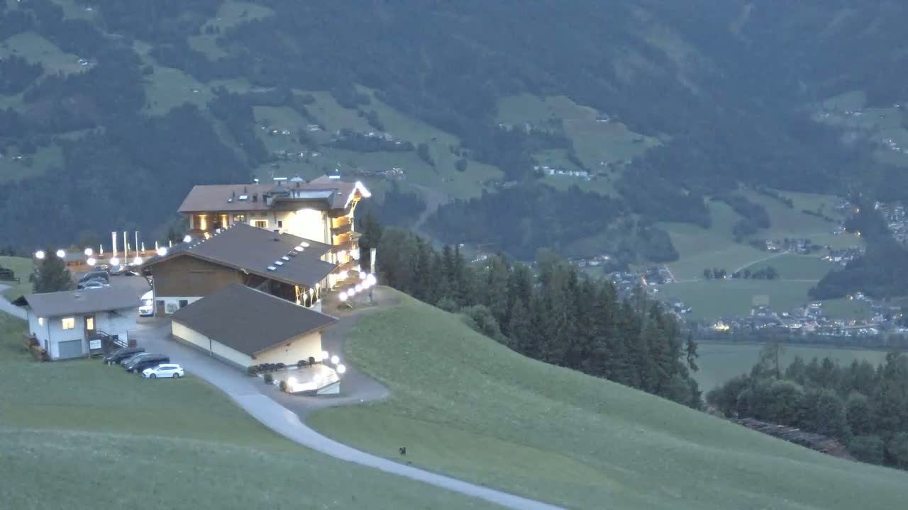 Zillertal Valley from Stummerberg View Live Cam - Stummerberg, Politischer Bezirk Schwaz, Tyrol, Austria