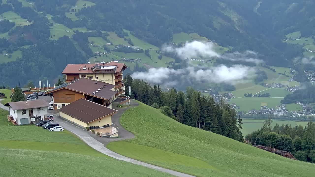 Zillertal Valley from Stummerberg View Live Cam - Stummerberg, Politischer Bezirk Schwaz, Tyrol, Austria