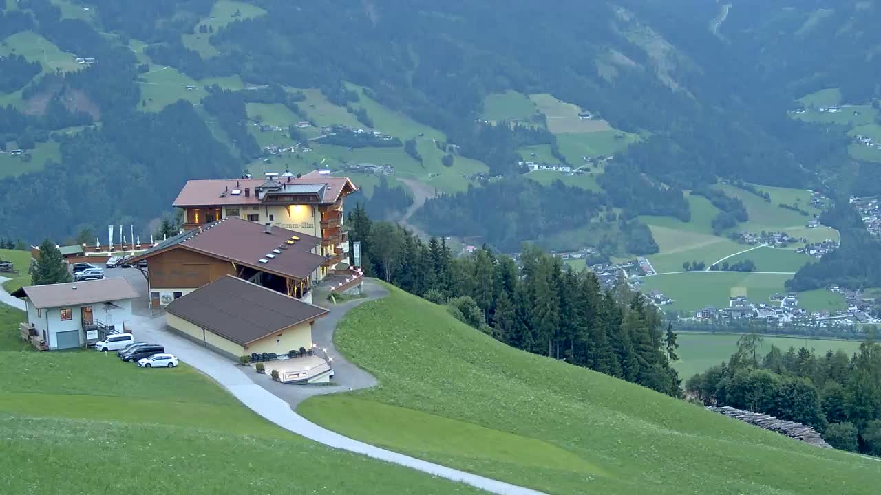 Zillertal Valley from Stummerberg View Live Cam - Stummerberg, Politischer Bezirk Schwaz, Tyrol, Austria