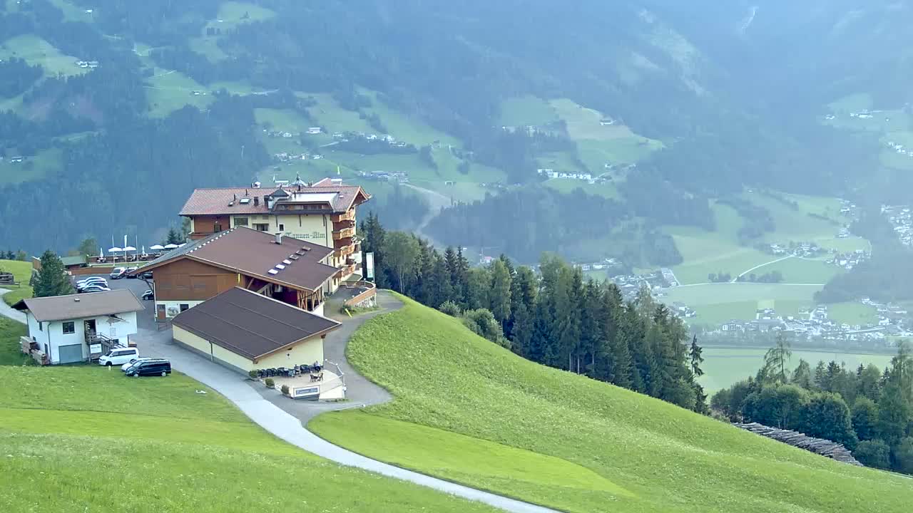 Zillertal Valley from Stummerberg View Live Cam - Stummerberg, Politischer Bezirk Schwaz, Tyrol, Austria