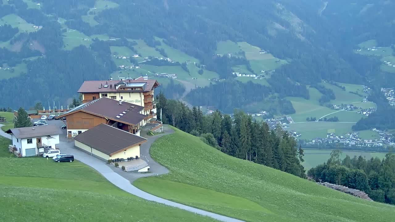 Zillertal Valley from Stummerberg View Live Cam - Stummerberg, Politischer Bezirk Schwaz, Tyrol, Austria