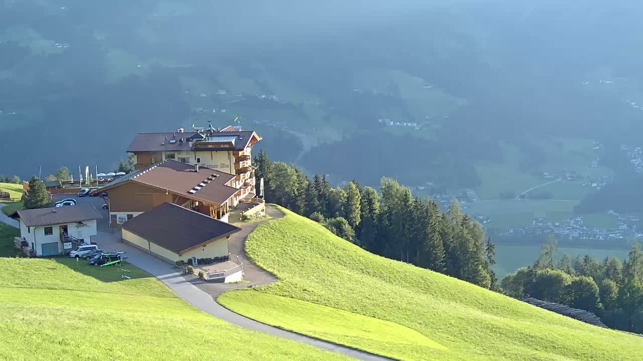 Zillertal Valley from Stummerberg View Live Cam - Stummerberg, Politischer Bezirk Schwaz, Tyrol, Austria