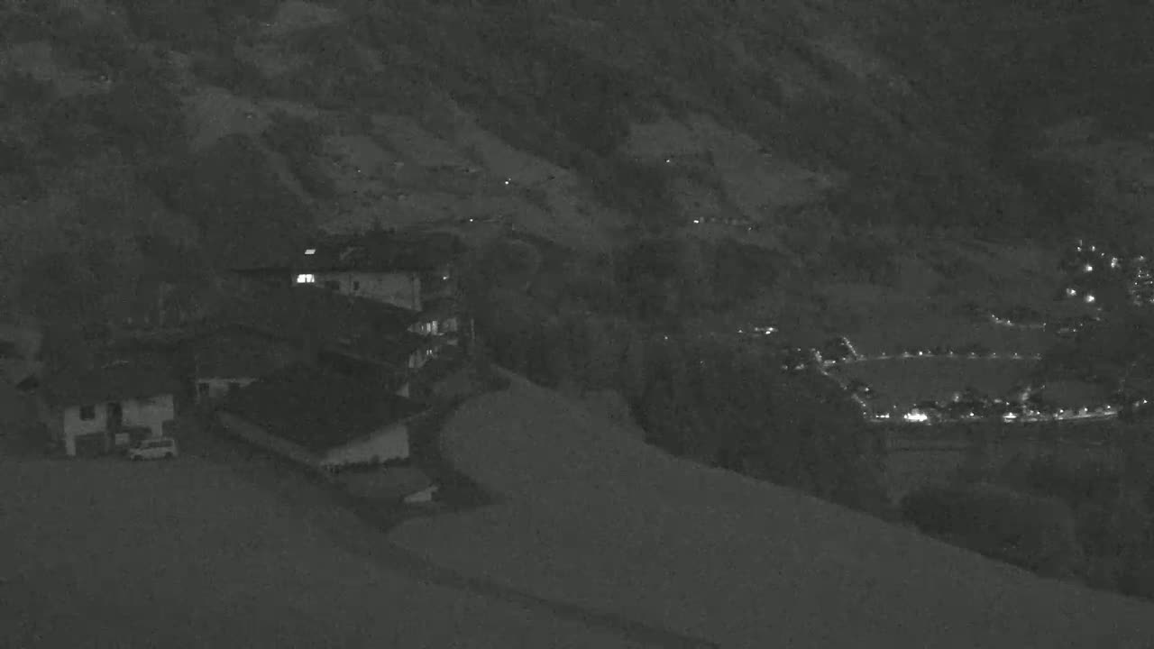 Zillertal Valley from Stummerberg View Live Cam - Stummerberg, Politischer Bezirk Schwaz, Tyrol, Austria