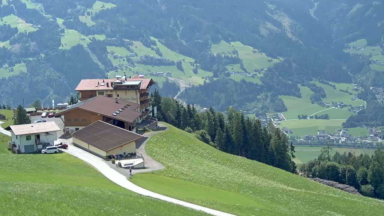 Zillertal Valley from Stummerberg View Live Cam - Stummerberg, Politischer Bezirk Schwaz, Tyrol, Austria