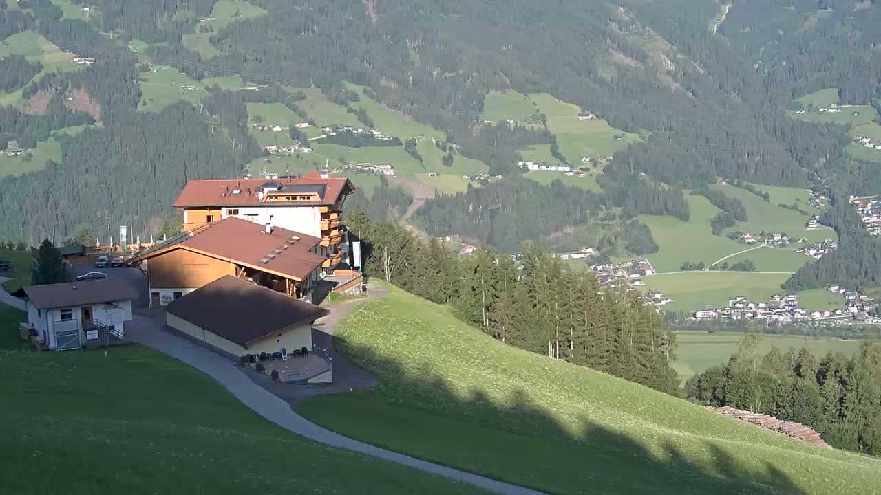 Zillertal Valley from Stummerberg View Live Cam - Stummerberg, Politischer Bezirk Schwaz, Tyrol, Austria