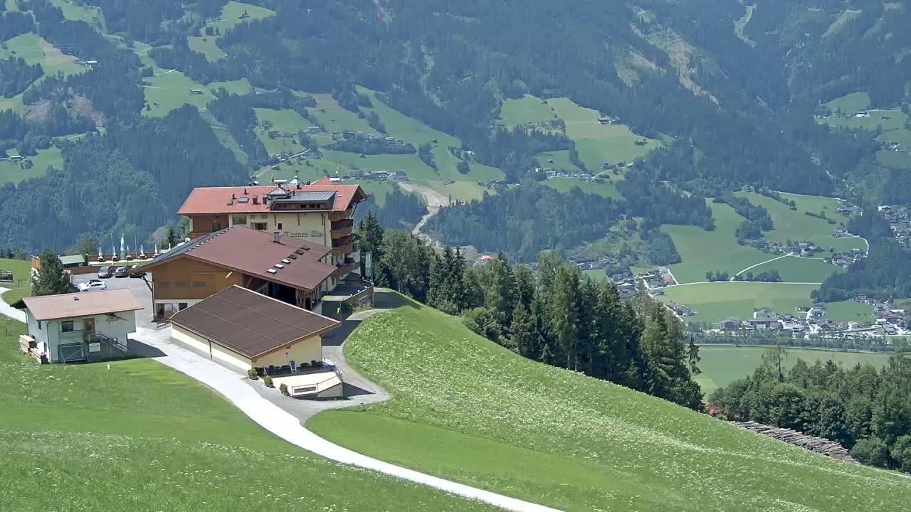 Zillertal Valley from Stummerberg View Live Cam - Stummerberg, Politischer Bezirk Schwaz, Tyrol, Austria