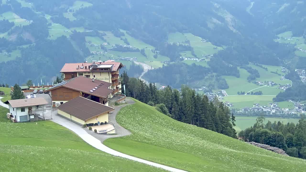 Zillertal Valley from Stummerberg View Live Cam - Stummerberg, Politischer Bezirk Schwaz, Tyrol, Austria
