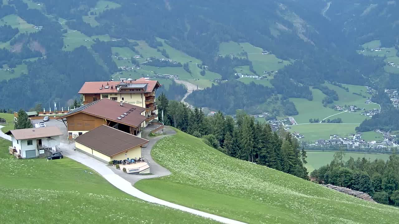 Zillertal Valley from Stummerberg View Live Cam - Stummerberg, Politischer Bezirk Schwaz, Tyrol, Austria