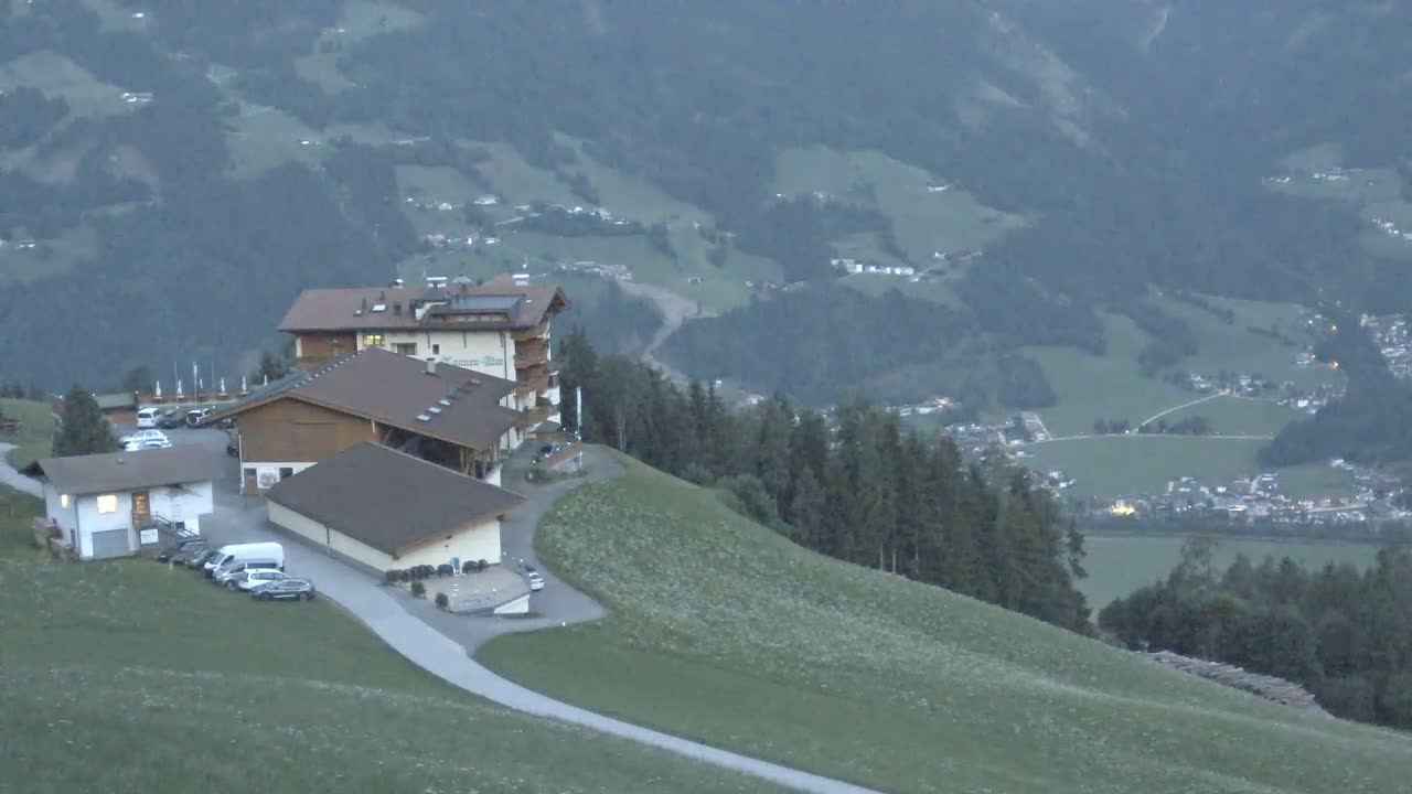 Zillertal Valley from Stummerberg View Live Cam - Stummerberg, Politischer Bezirk Schwaz, Tyrol, Austria