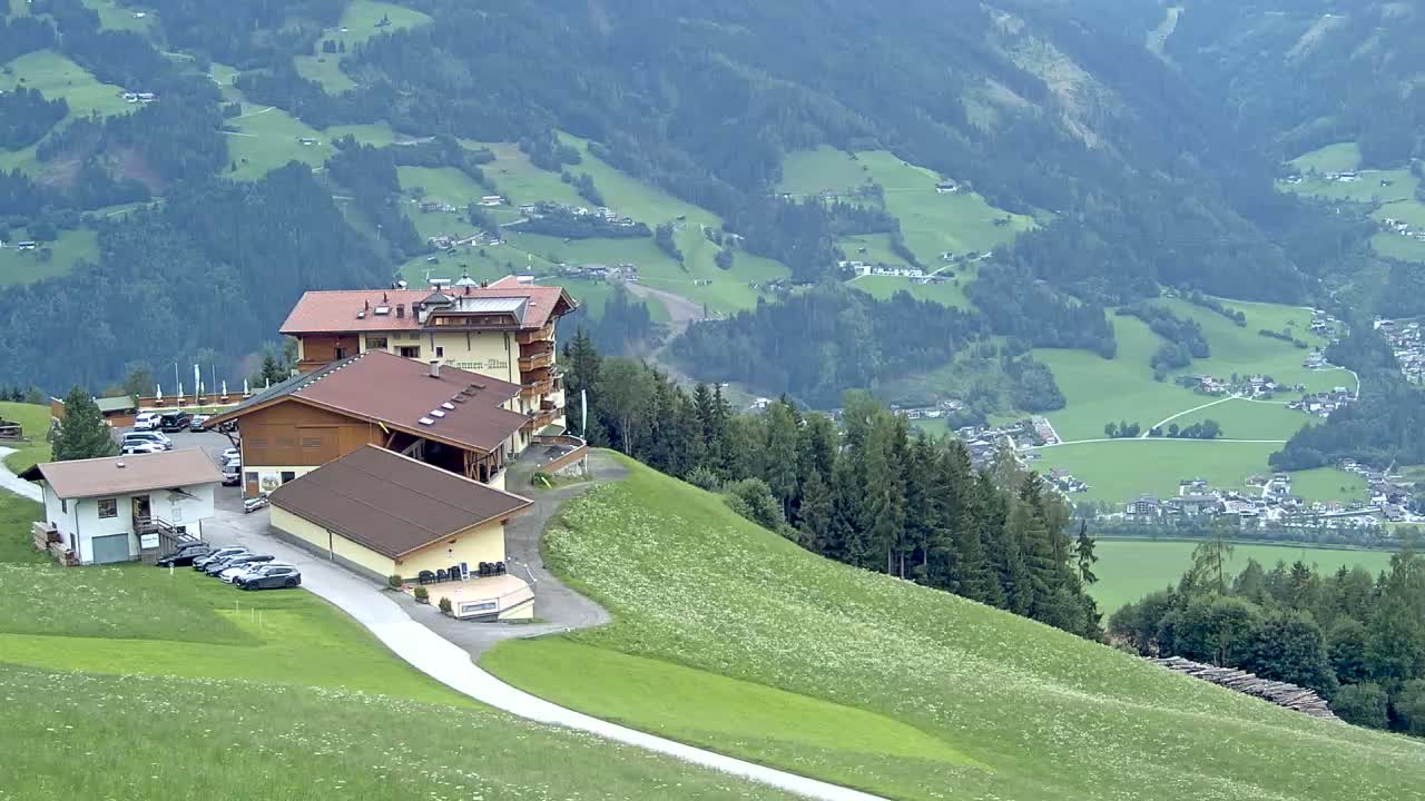 Zillertal Valley from Stummerberg View Live Cam - Stummerberg, Politischer Bezirk Schwaz, Tyrol, Austria