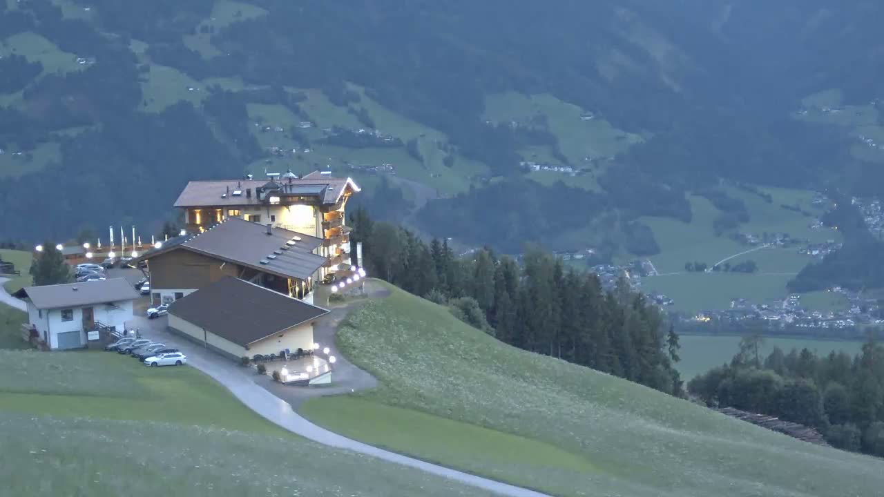 Zillertal Valley from Stummerberg View Live Cam - Stummerberg, Politischer Bezirk Schwaz, Tyrol, Austria