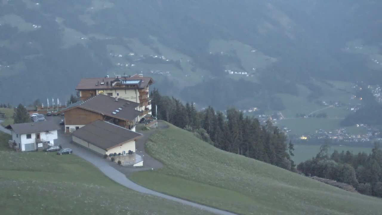 Zillertal Valley from Stummerberg View Live Cam - Stummerberg, Politischer Bezirk Schwaz, Tyrol, Austria