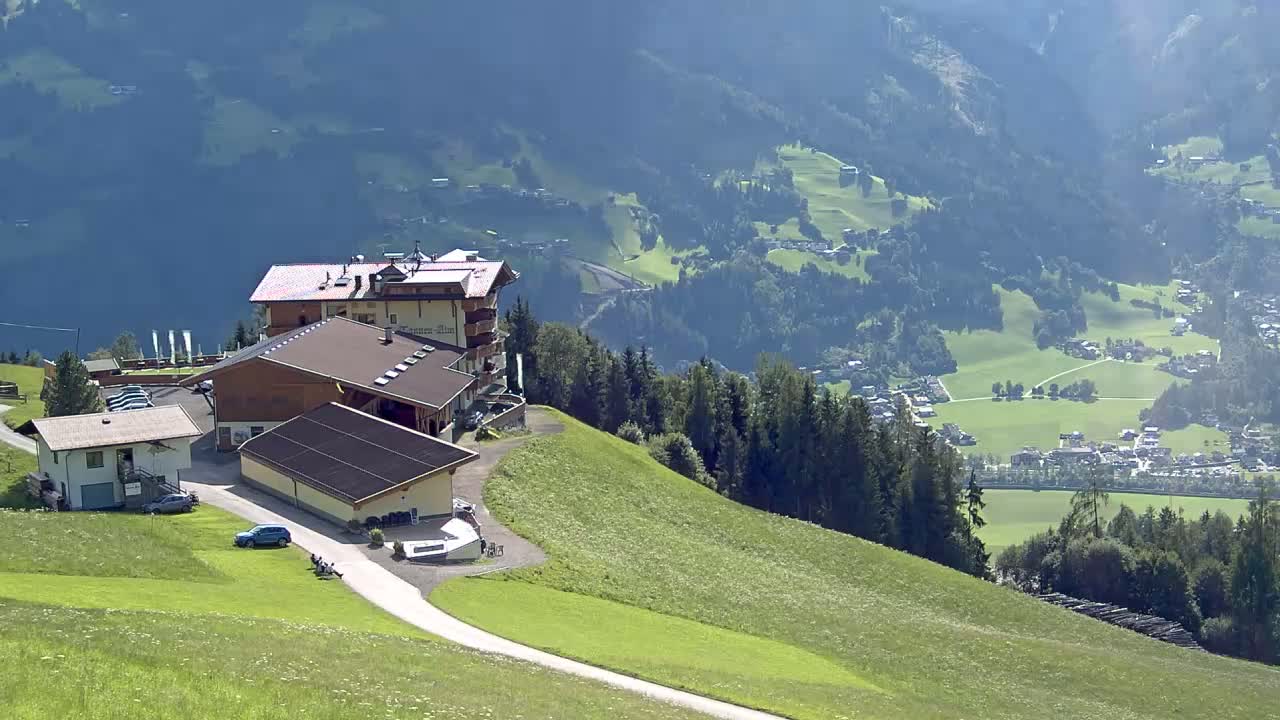 Zillertal Valley from Stummerberg View Live Cam - Stummerberg, Politischer Bezirk Schwaz, Tyrol, Austria