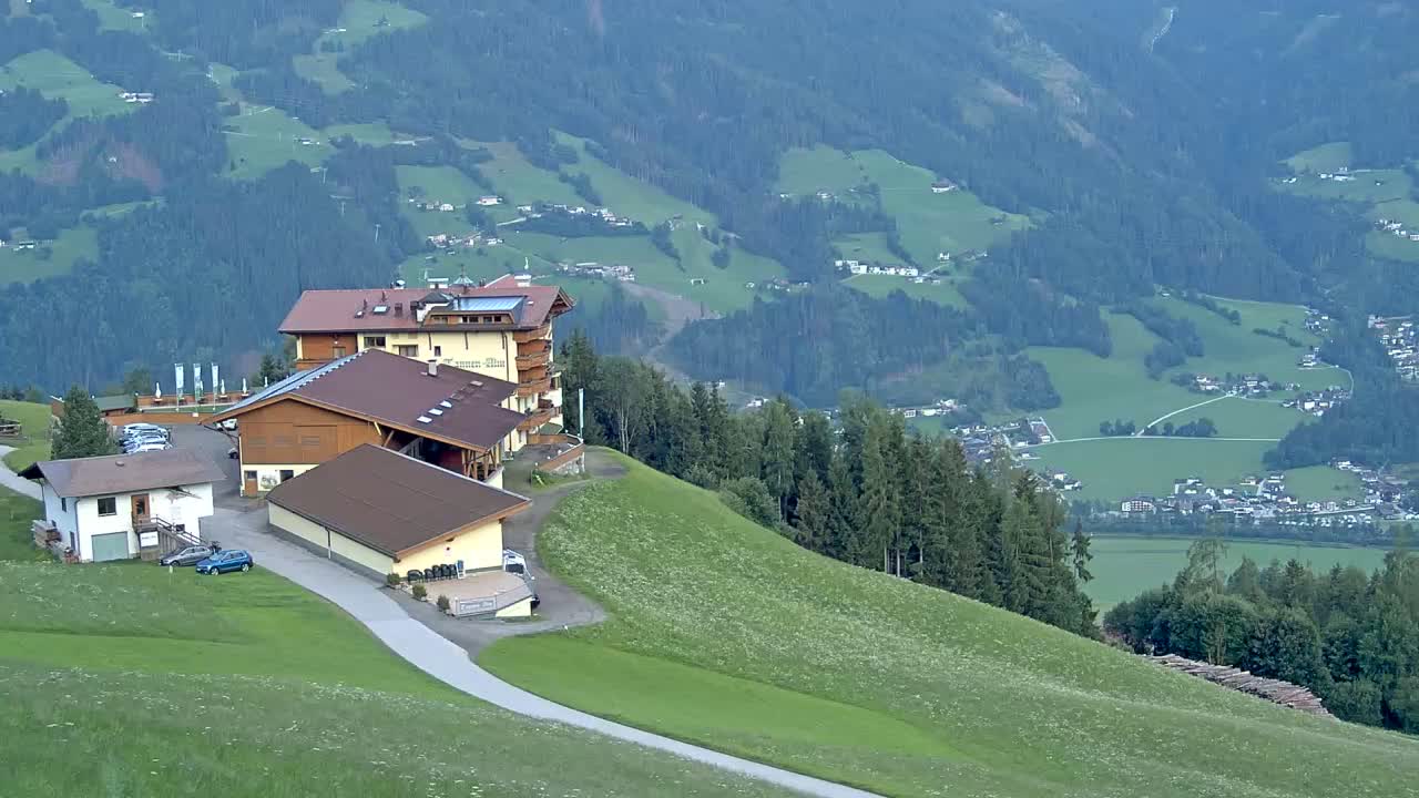 Zillertal Valley from Stummerberg View Live Cam - Stummerberg, Politischer Bezirk Schwaz, Tyrol, Austria