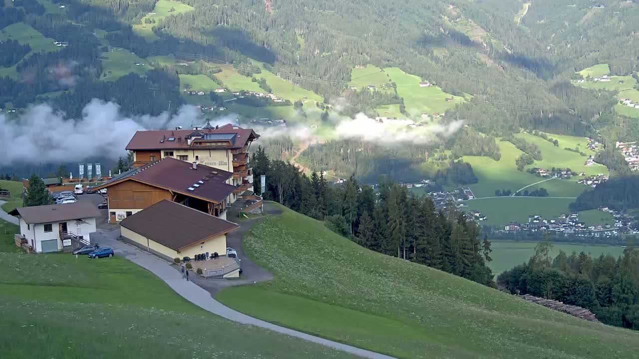 Zillertal Valley from Stummerberg View Live Cam - Stummerberg, Politischer Bezirk Schwaz, Tyrol, Austria