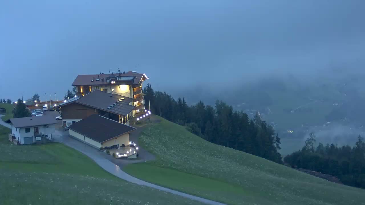 Zillertal Valley from Stummerberg View Live Cam - Stummerberg, Politischer Bezirk Schwaz, Tyrol, Austria