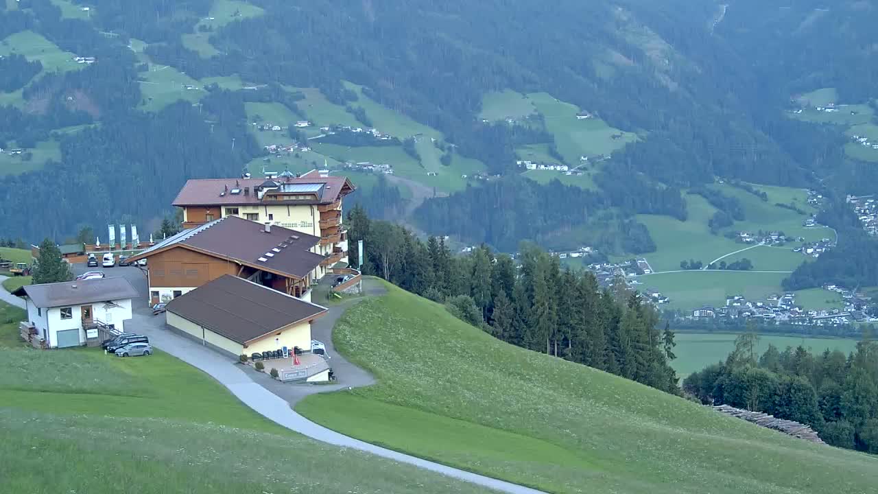 Zillertal Valley from Stummerberg View Live Cam - Stummerberg, Politischer Bezirk Schwaz, Tyrol, Austria