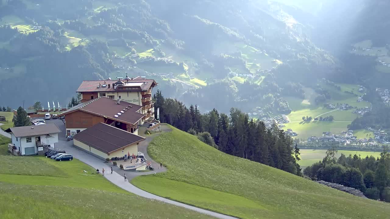 Zillertal Valley from Stummerberg View Live Cam - Stummerberg, Politischer Bezirk Schwaz, Tyrol, Austria