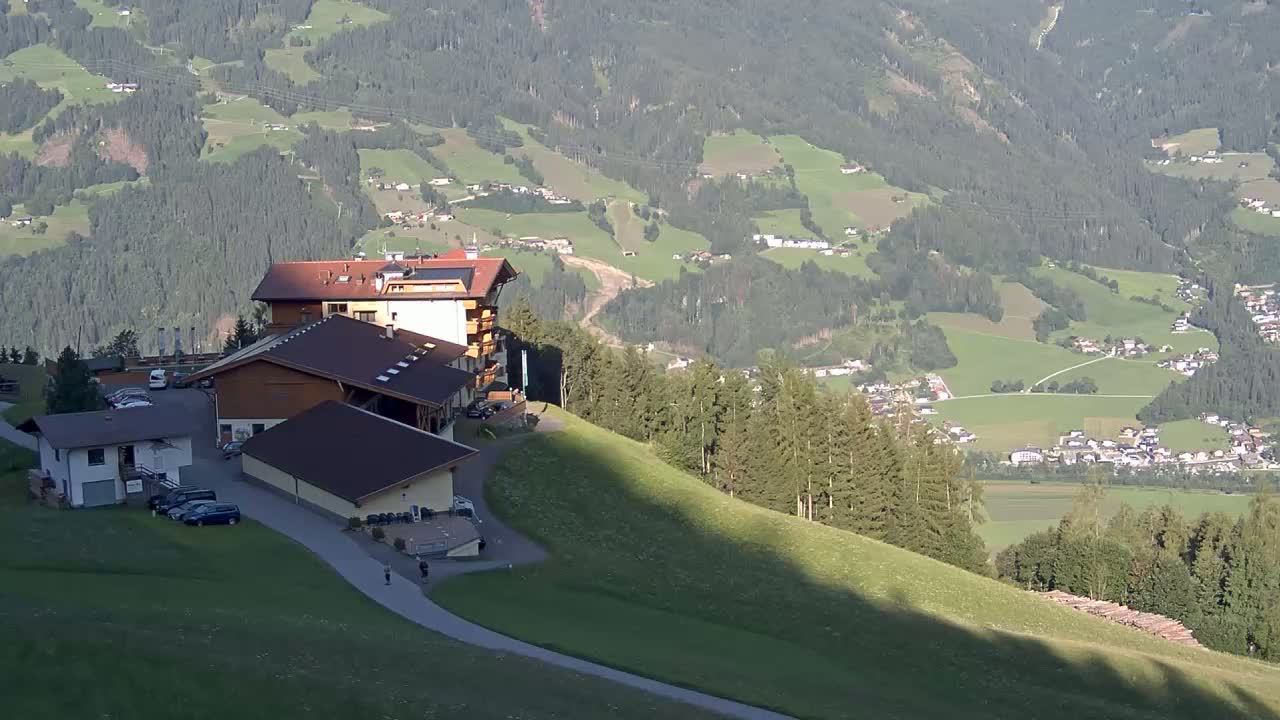 Zillertal Valley from Stummerberg View Live Cam - Stummerberg, Politischer Bezirk Schwaz, Tyrol, Austria