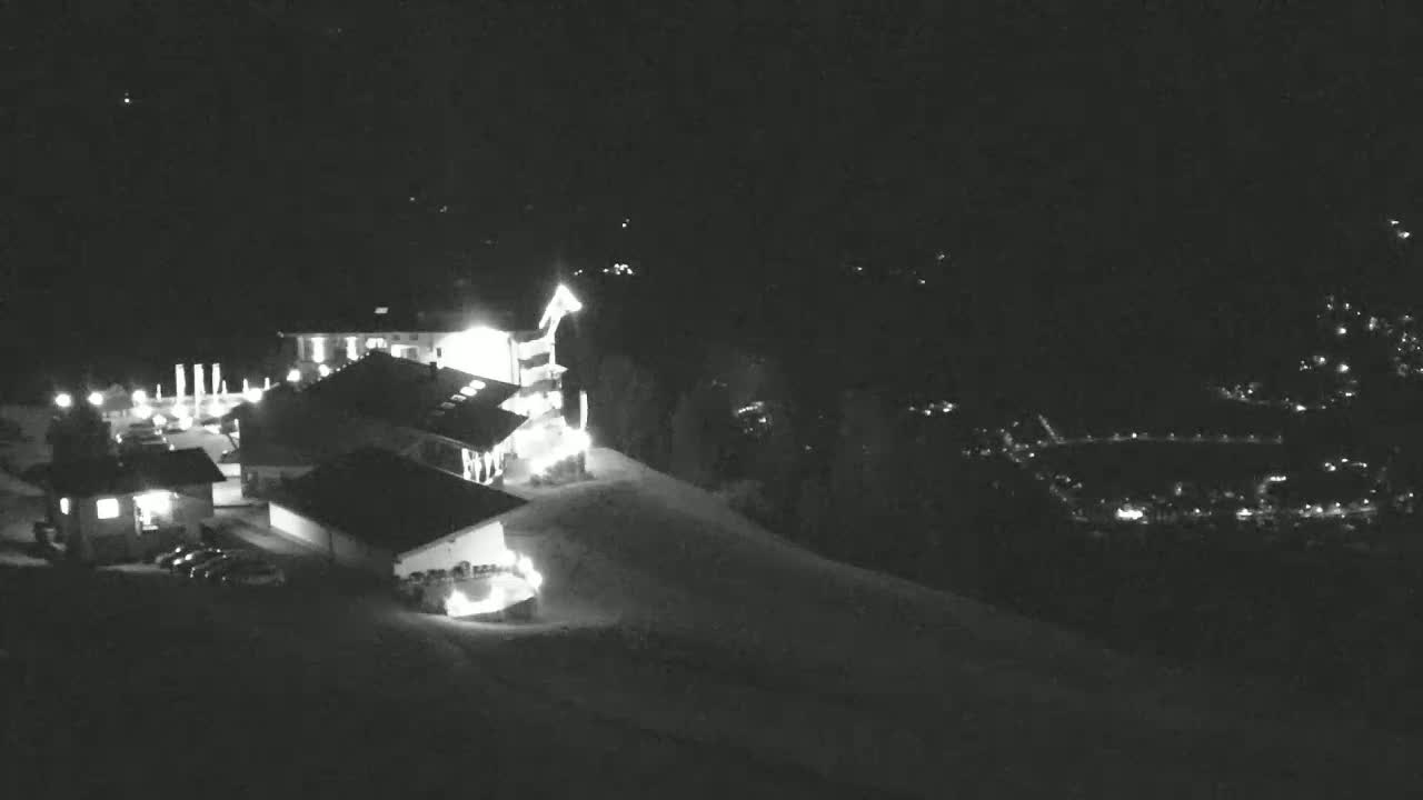 Zillertal Valley from Stummerberg View Live Cam - Stummerberg, Politischer Bezirk Schwaz, Tyrol, Austria
