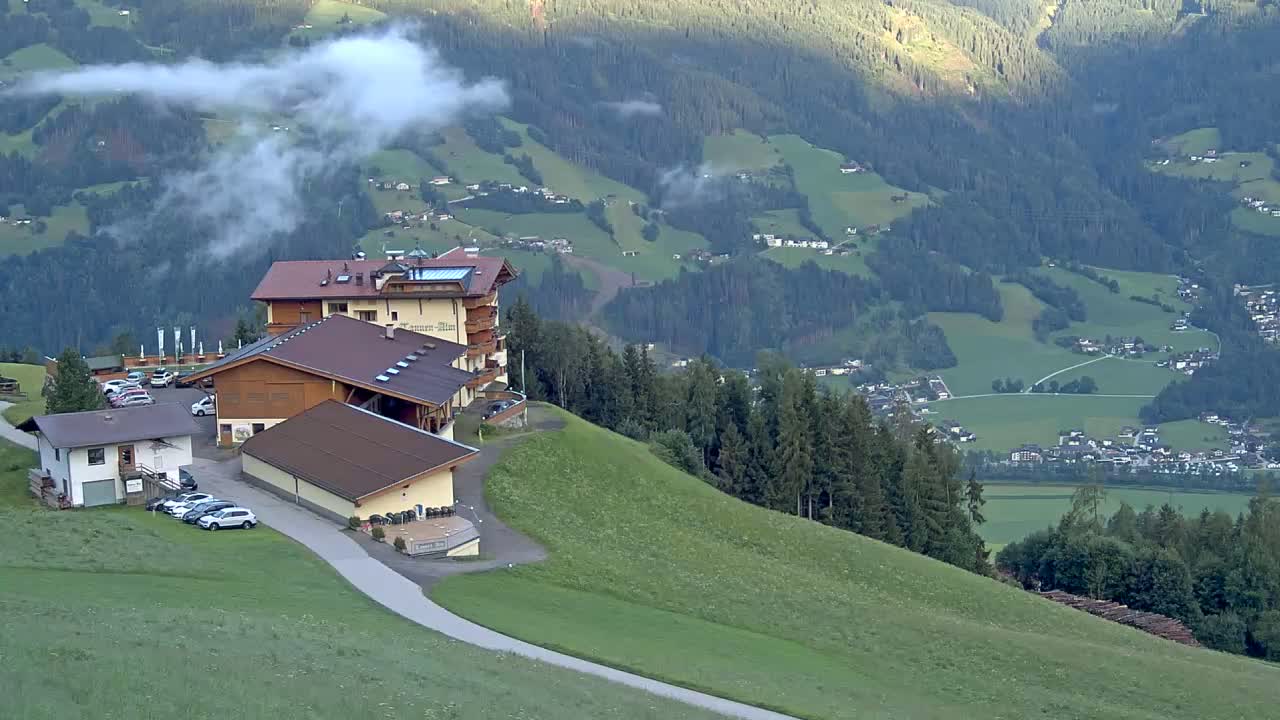 Zillertal Valley from Stummerberg View Live Cam - Stummerberg, Politischer Bezirk Schwaz, Tyrol, Austria