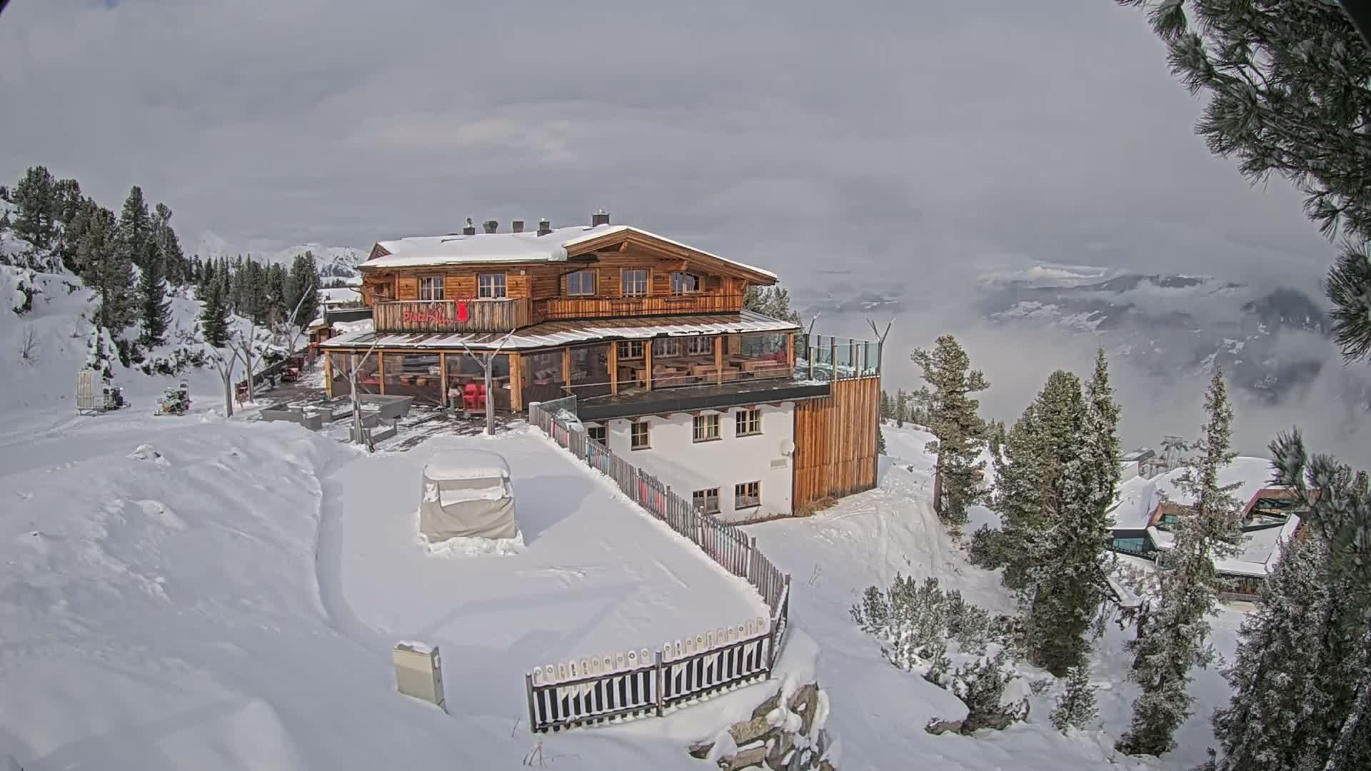 Zillertal Valley & Stummerberg Hill  Live Cam - Kaltenbach, Politischer Bezirk Schwaz, Tyrol, Austria