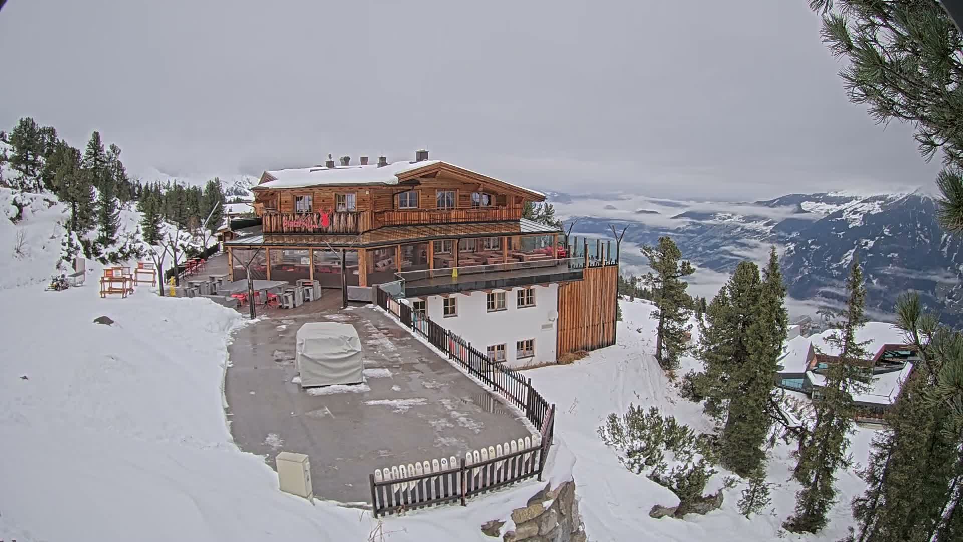 Zillertal Valley & Stummerberg Hill  Live Cam - Kaltenbach, Politischer Bezirk Schwaz, Tyrol, Austria