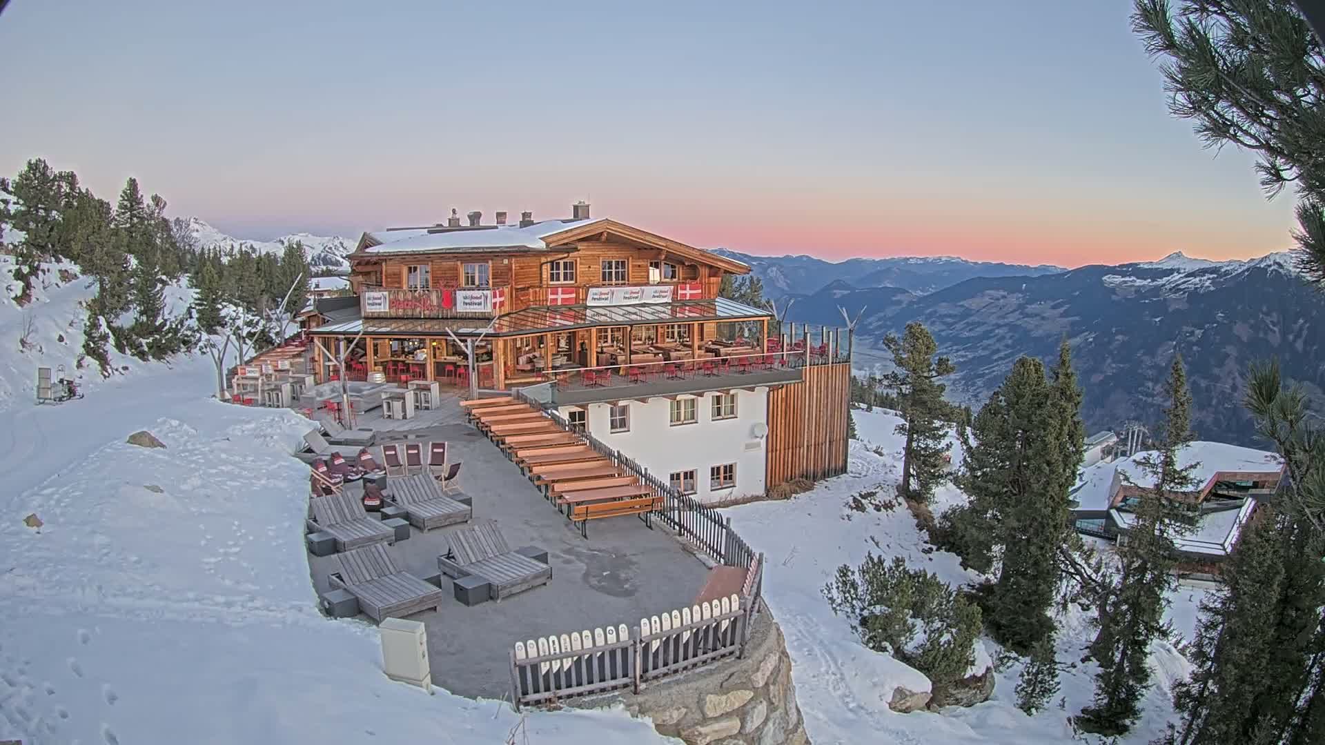 Zillertal Valley & Stummerberg Hill  Live Cam - Kaltenbach, Politischer Bezirk Schwaz, Tyrol, Austria