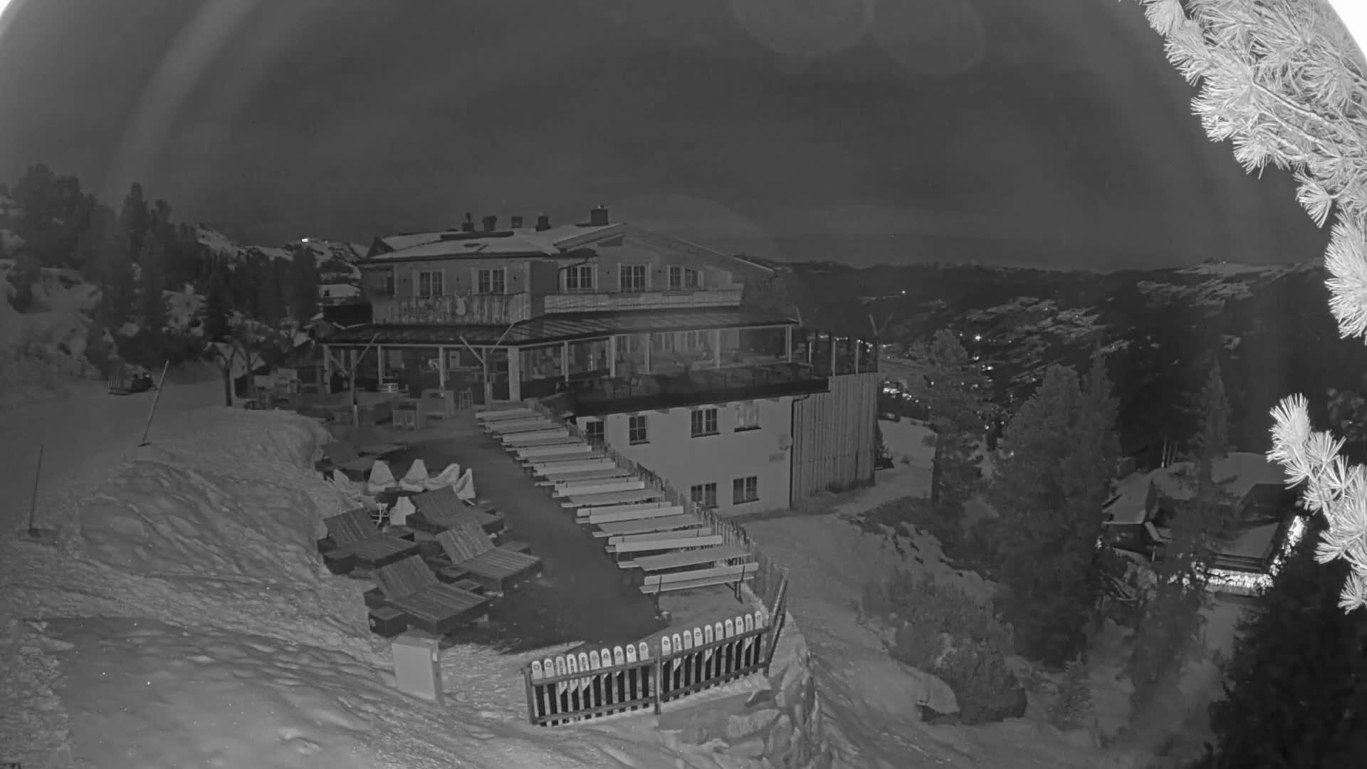 Zillertal Valley & Stummerberg Hill  Live Cam - Kaltenbach, Politischer Bezirk Schwaz, Tyrol, Austria