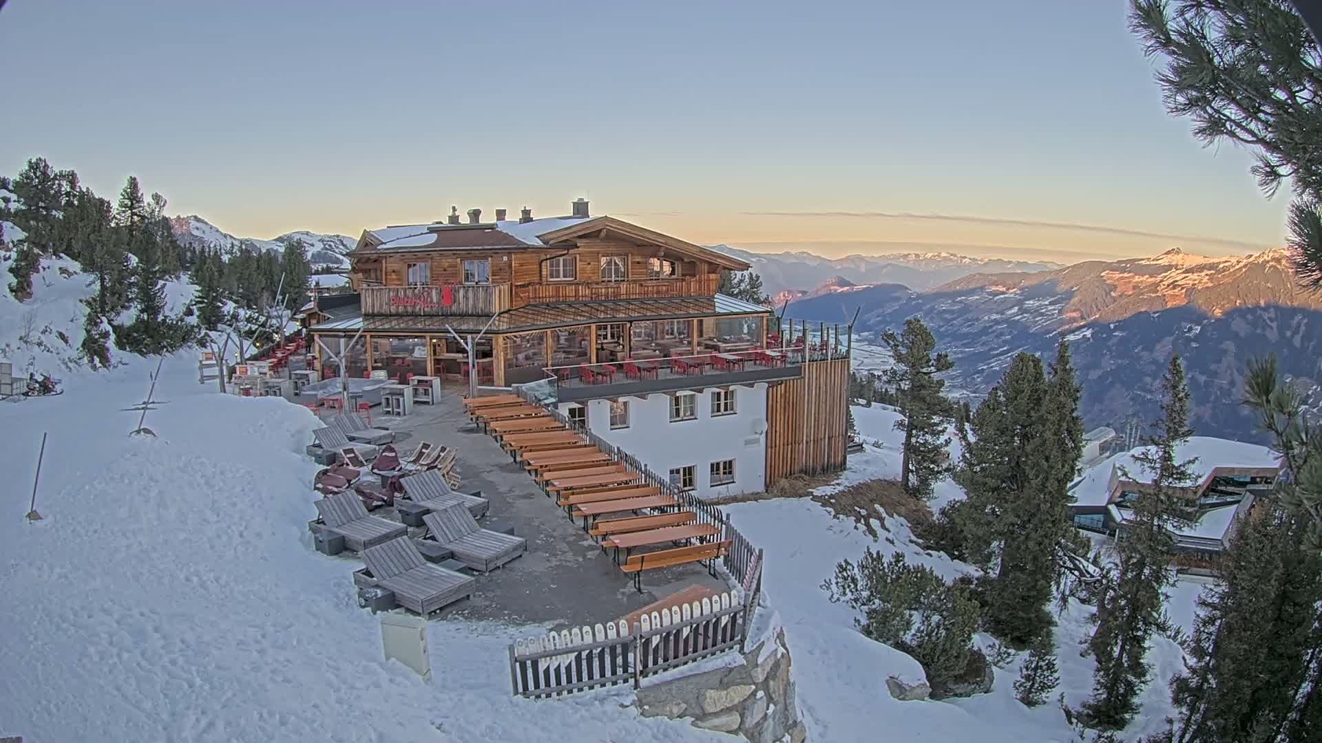 Zillertal Valley & Stummerberg Hill  Live Cam - Kaltenbach, Politischer Bezirk Schwaz, Tyrol, Austria