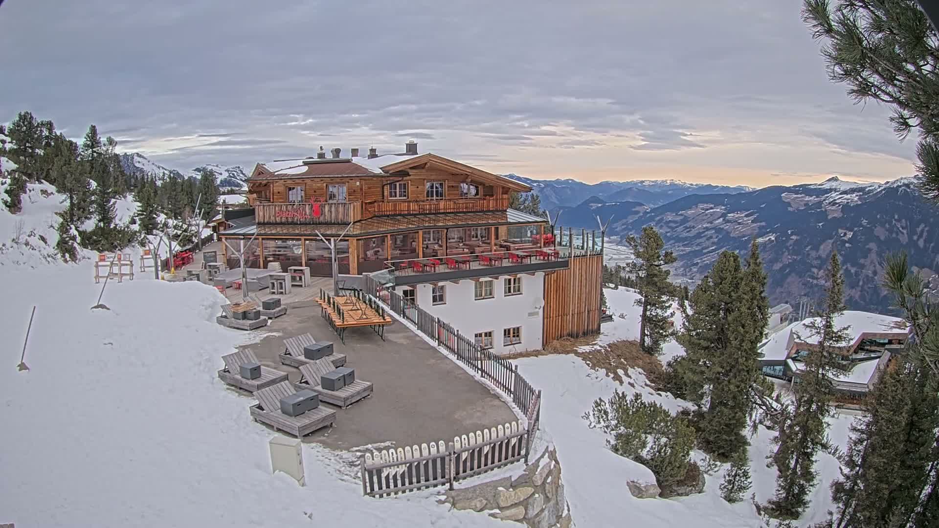 Zillertal Valley & Stummerberg Hill  Live Cam - Kaltenbach, Politischer Bezirk Schwaz, Tyrol, Austria
