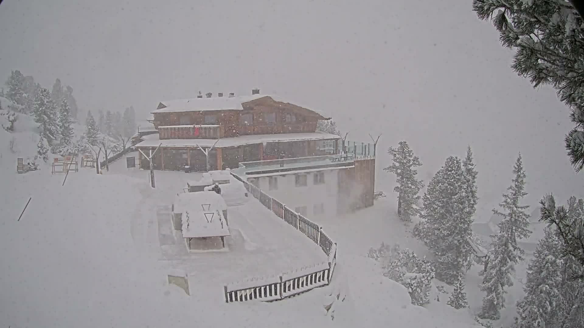 Zillertal Valley & Stummerberg Hill  Live Cam - Kaltenbach, Politischer Bezirk Schwaz, Tyrol, Austria
