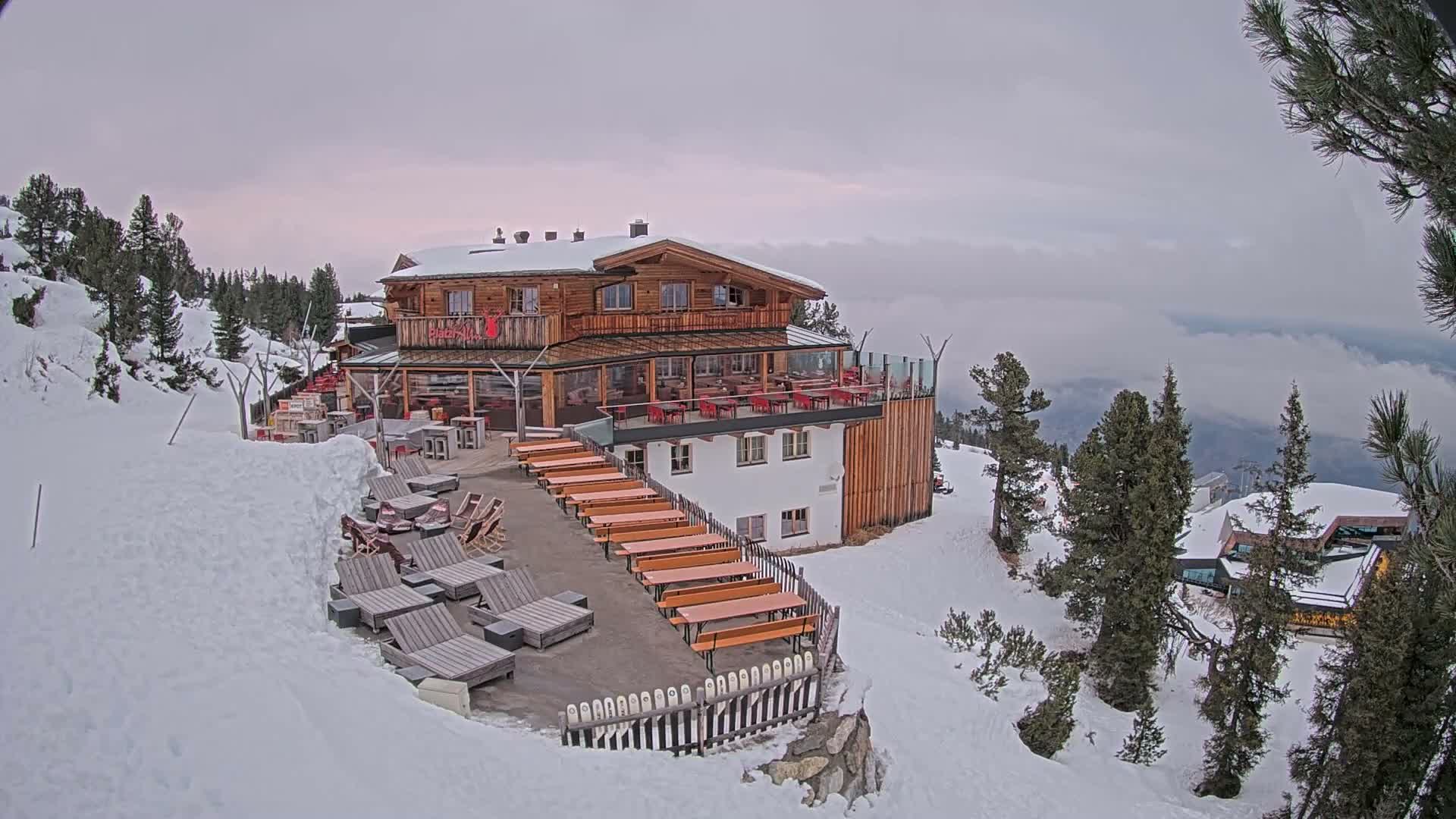 Zillertal Valley & Stummerberg Hill  Live Cam - Kaltenbach, Politischer Bezirk Schwaz, Tyrol, Austria