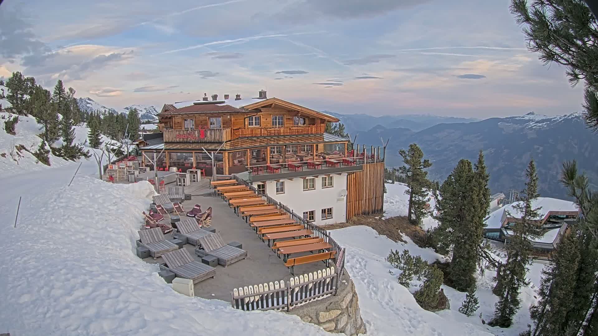 Zillertal Valley & Stummerberg Hill  Live Cam - Kaltenbach, Politischer Bezirk Schwaz, Tyrol, Austria