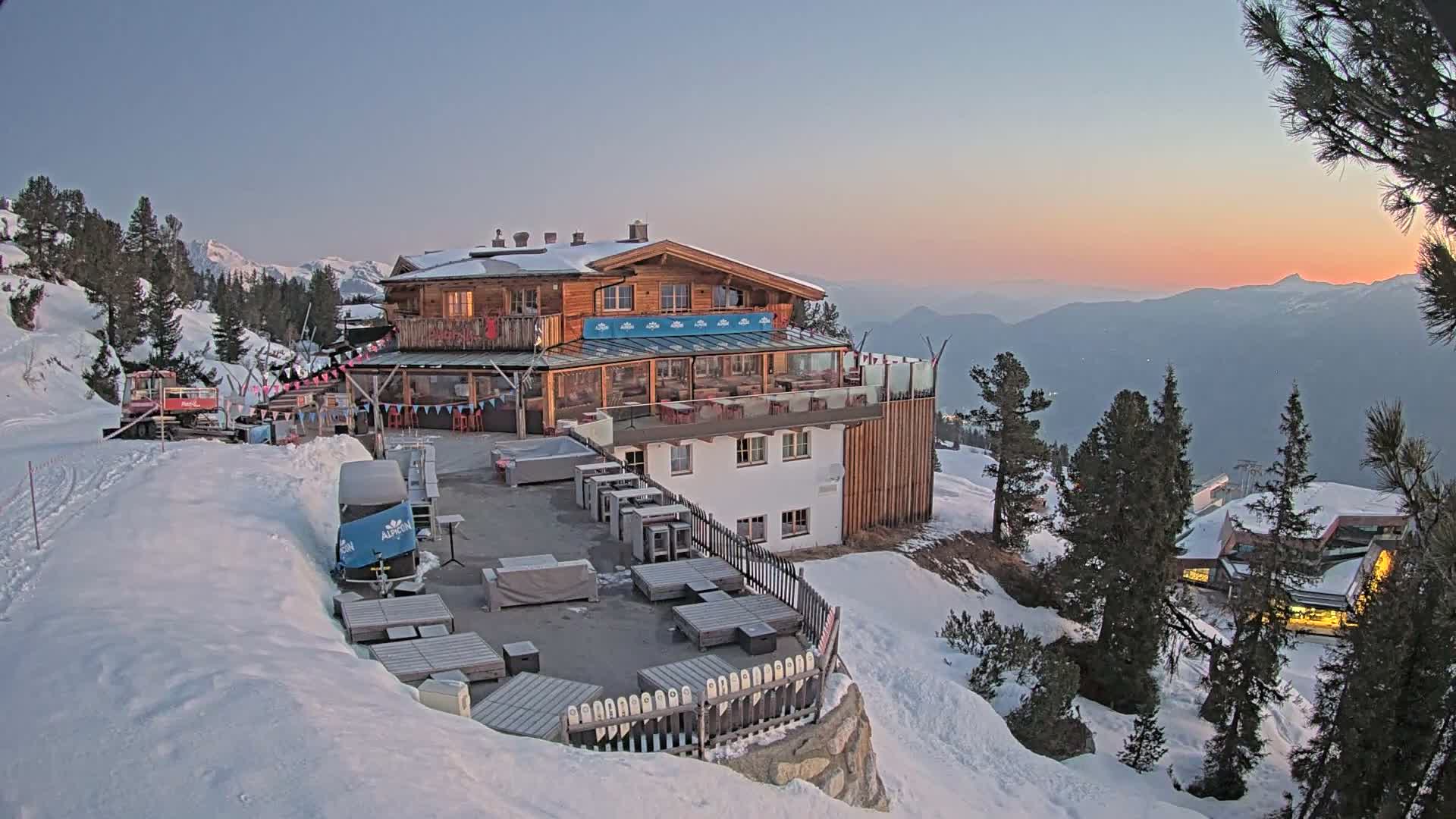 Zillertal Valley & Stummerberg Hill  Live Cam - Kaltenbach, Politischer Bezirk Schwaz, Tyrol, Austria