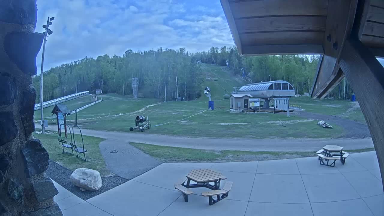 Giants Ridge Main Square, Ski Slopes & Cable Car Live Cam - Biwabik, Saint Louis, Minnesota, USA