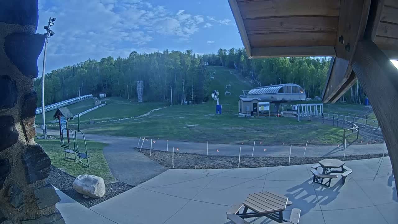 Giants Ridge Main Square, Ski Slopes & Cable Car Live Cam - Biwabik, Saint Louis, Minnesota, USA