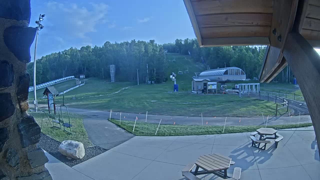Giants Ridge Main Square, Ski Slopes & Cable Car Live Cam - Biwabik, Saint Louis, Minnesota, USA