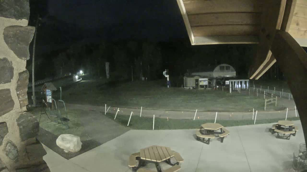 Giants Ridge Main Square, Ski Slopes & Cable Car Live Cam - Biwabik, Saint Louis, Minnesota, USA