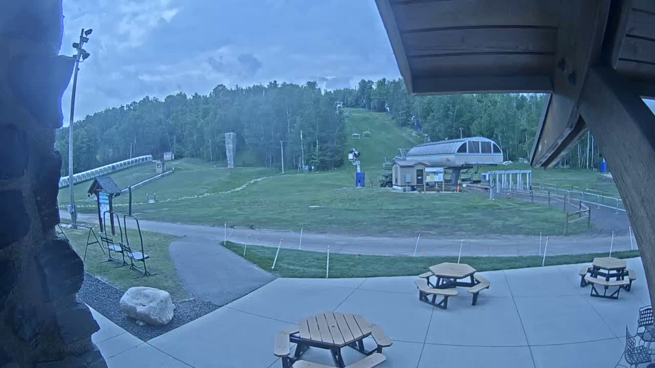 Giants Ridge Main Square, Ski Slopes & Cable Car Live Cam - Biwabik, Saint Louis, Minnesota, USA