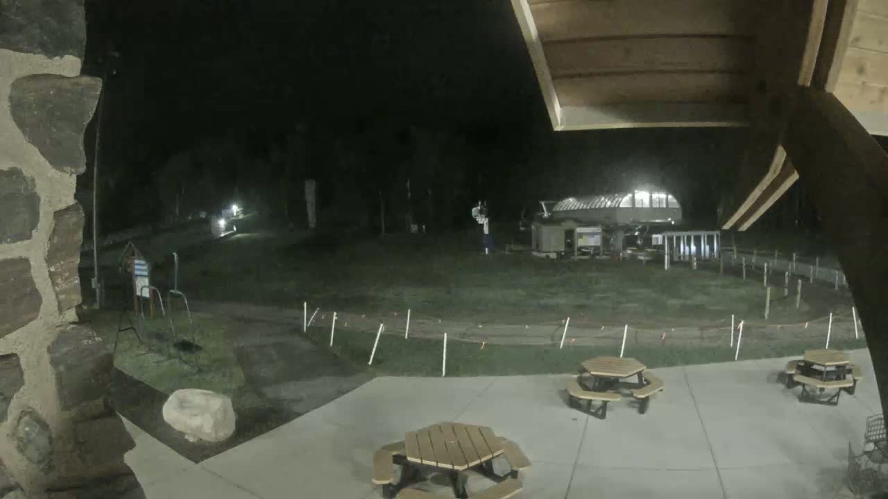 Giants Ridge Main Square, Ski Slopes & Cable Car Live Cam - Biwabik, Saint Louis, Minnesota, USA