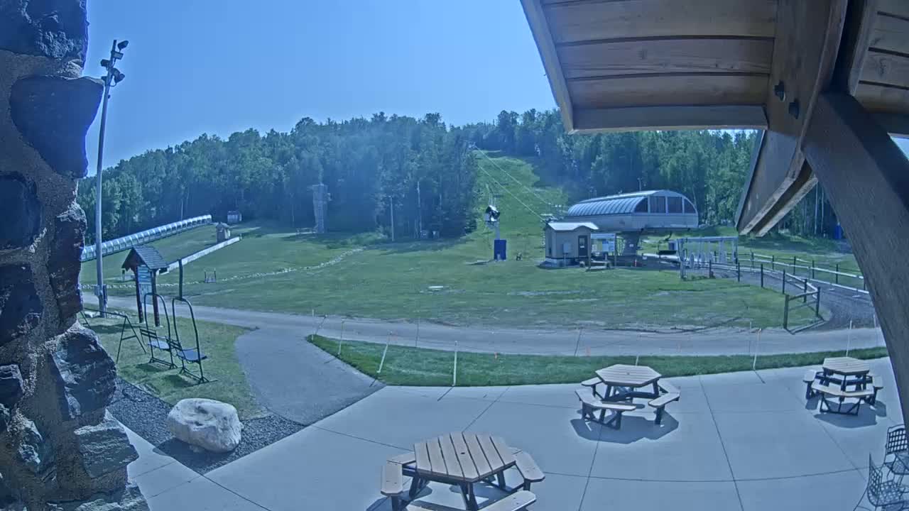 Giants Ridge Main Square, Ski Slopes & Cable Car Live Cam - Biwabik, Saint Louis, Minnesota, USA