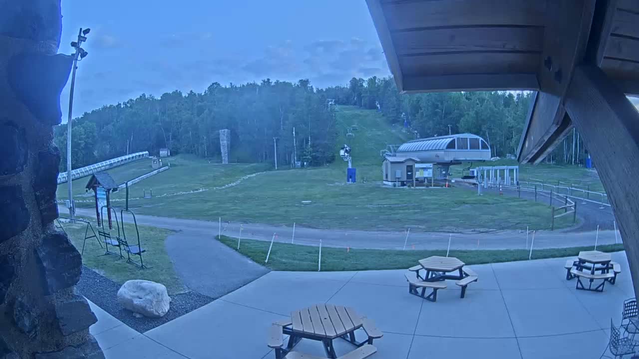 Giants Ridge Main Square, Ski Slopes & Cable Car Live Cam - Biwabik, Saint Louis, Minnesota, USA