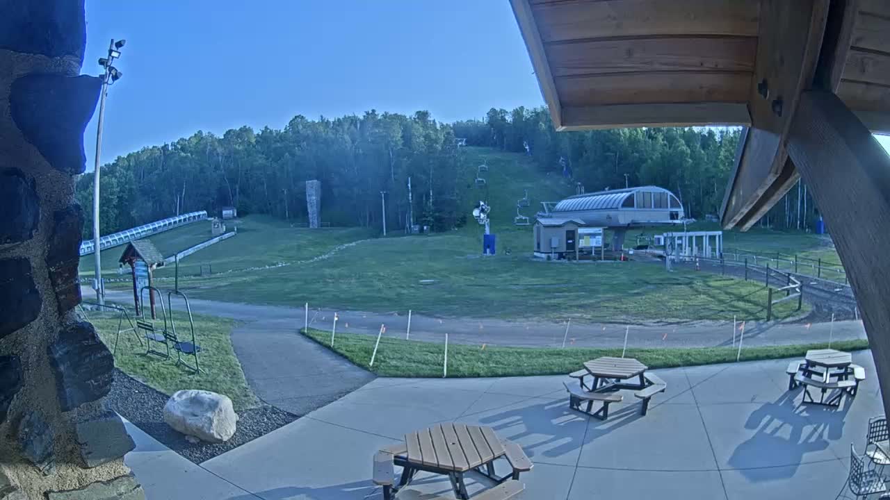 Giants Ridge Main Square, Ski Slopes & Cable Car Live Cam - Biwabik, Saint Louis, Minnesota, USA