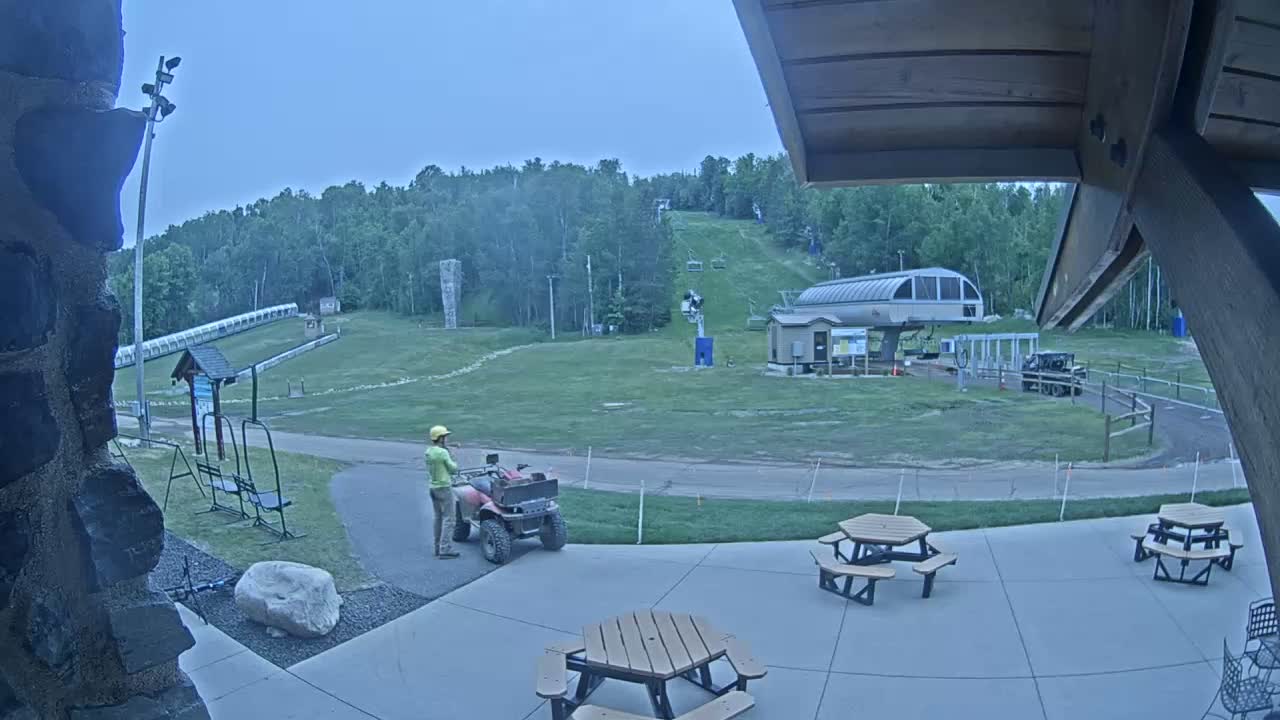 Giants Ridge Main Square, Ski Slopes & Cable Car Live Cam - Biwabik, Saint Louis, Minnesota, USA