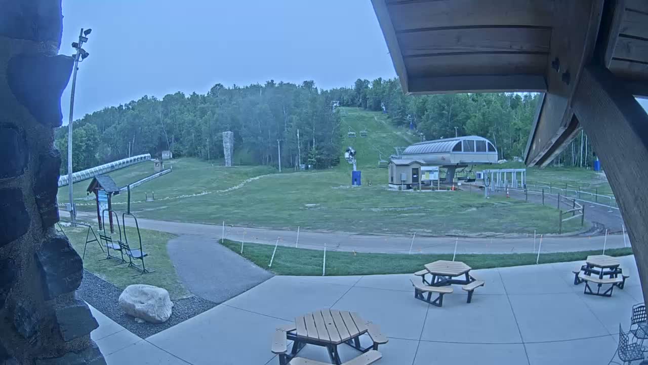 Giants Ridge Main Square, Ski Slopes & Cable Car Live Cam - Biwabik, Saint Louis, Minnesota, USA