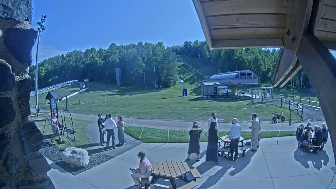 Giants Ridge Main Square, Ski Slopes & Cable Car Live Cam - Biwabik, Saint Louis, Minnesota, USA