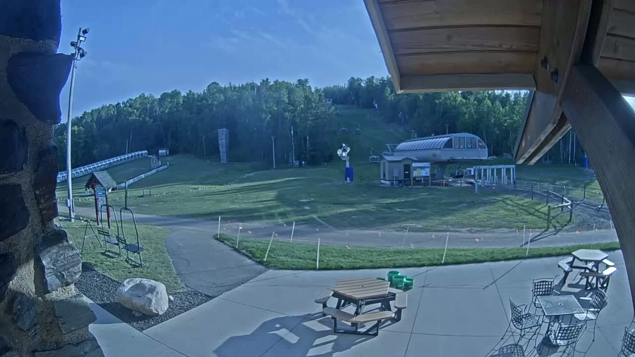 Giants Ridge Main Square, Ski Slopes & Cable Car Live Cam - Biwabik, Saint Louis, Minnesota, USA