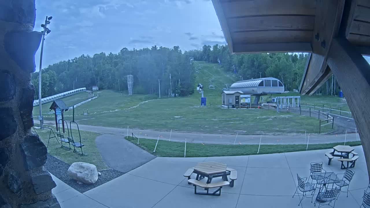 Giants Ridge Main Square, Ski Slopes & Cable Car Live Cam - Biwabik, Saint Louis, Minnesota, USA