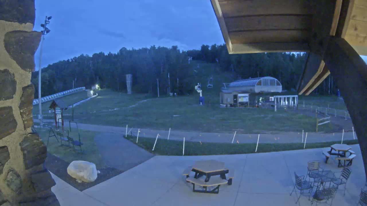 Giants Ridge Main Square, Ski Slopes & Cable Car Live Cam - Biwabik, Saint Louis, Minnesota, USA